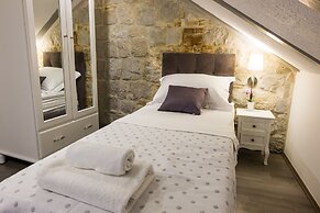 XIV Century rooms
