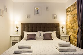 XIV Century rooms