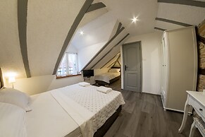 XIV Century rooms