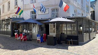 Hotel De La Porte Saint Pierre