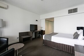 Lakes Hotel
