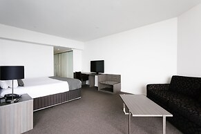 Lakes Hotel
