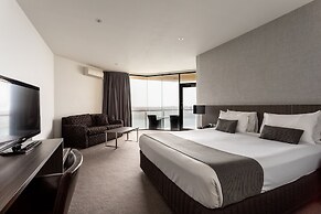 Lakes Hotel