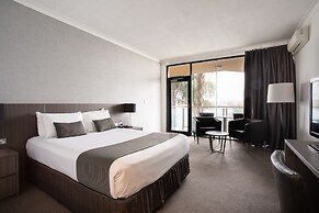 Lakes Hotel