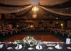 Lakes Hotel