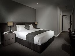 Lakes Hotel