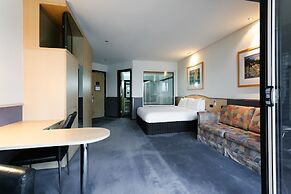 Lakes Hotel