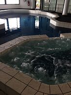 Lakes Hotel