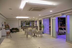 Shark Club Hotel