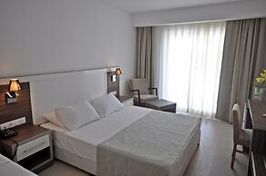 Shark Club Hotel