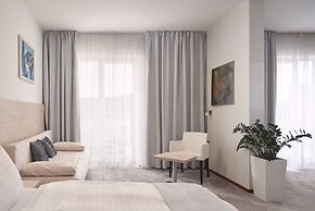Maximus Resort