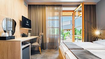 Maximus Resort