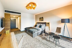 Maximus Resort