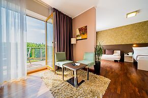 Maximus Resort