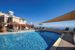 Hill View Restaurant & Apartments