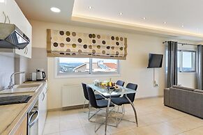 Hill View Restaurant & Apartments