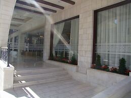 Manger Square Hotel