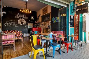 Cheers Midtown Hostel