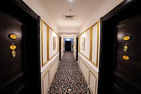 Luxe Avenue Hotel