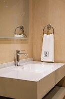 Luxe Avenue Hotel