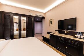 Luxe Avenue Hotel