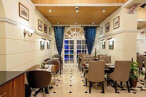Luxe Avenue Hotel