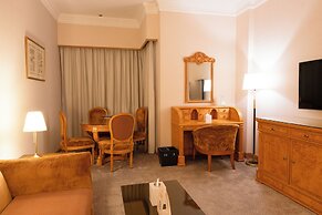 Luxe Avenue Hotel