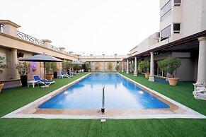 Luxe Avenue Hotel