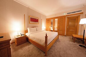 Luxe Avenue Hotel