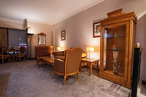 Luxe Avenue Hotel