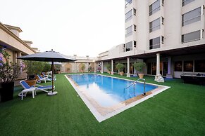 Luxe Avenue Hotel