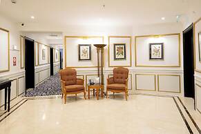 Luxe Avenue Hotel
