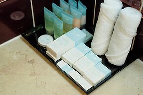 Luxe Avenue Hotel