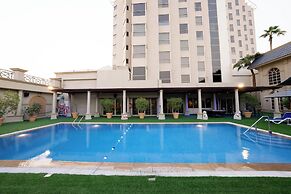 Luxe Avenue Hotel
