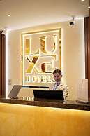 Luxe Avenue Hotel