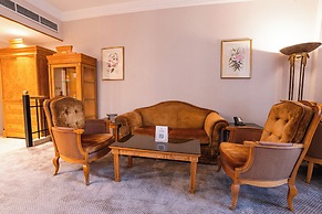 Luxe Avenue Hotel