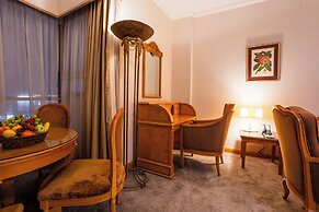 Luxe Avenue Hotel