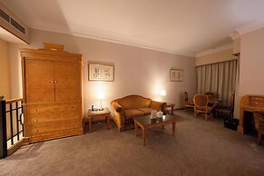 Luxe Avenue Hotel