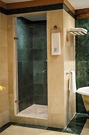 Luxe Avenue Hotel