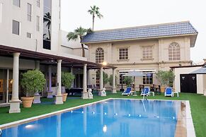 Luxe Avenue Hotel