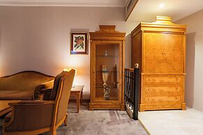 Luxe Avenue Hotel