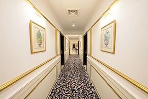 Luxe Avenue Hotel