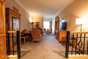 Luxe Avenue Hotel