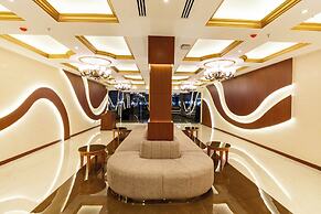 Luxe Avenue Hotel