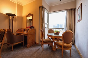 Luxe Avenue Hotel