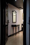 Luxe Avenue Hotel