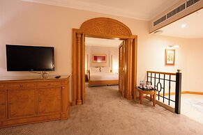 Luxe Avenue Hotel