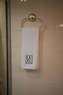 Luxe Avenue Hotel