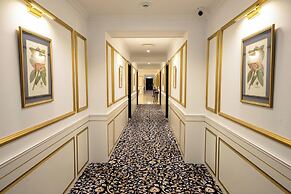 Luxe Avenue Hotel
