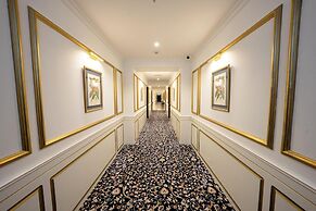 Luxe Avenue Hotel